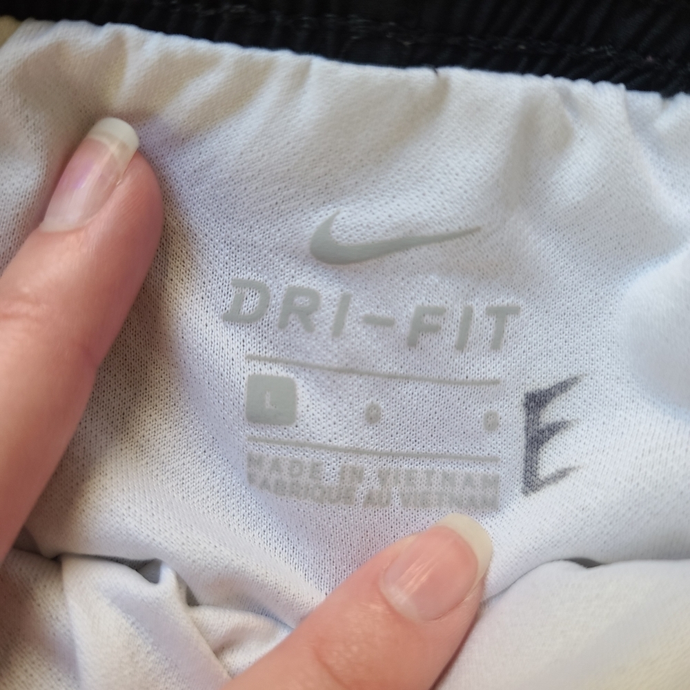 *SOLD* Black nike running shorts - Picture 2 of 2